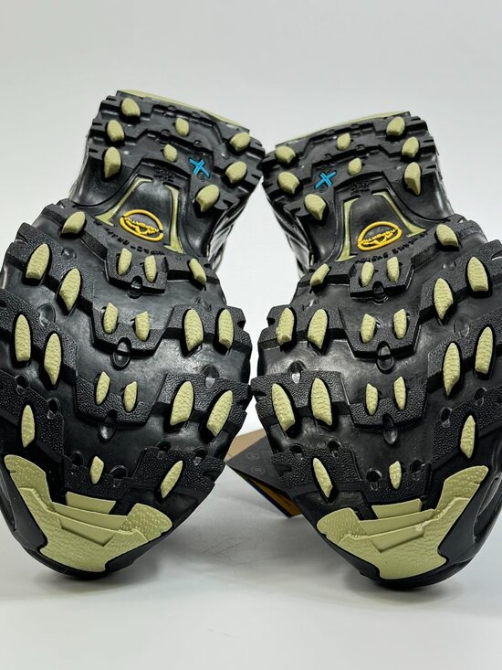 La Sportiva Ultra Raptor II Mid Gore-Tex \'Black\' ZFHS060999811 Boot size 6